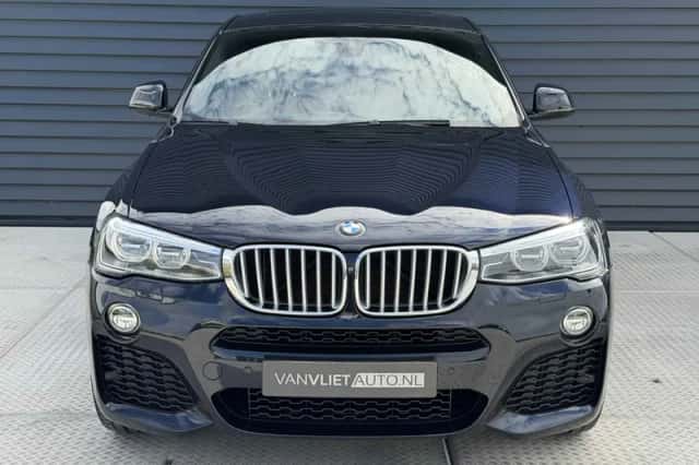 BMW X4 (2018) thumbnail 2