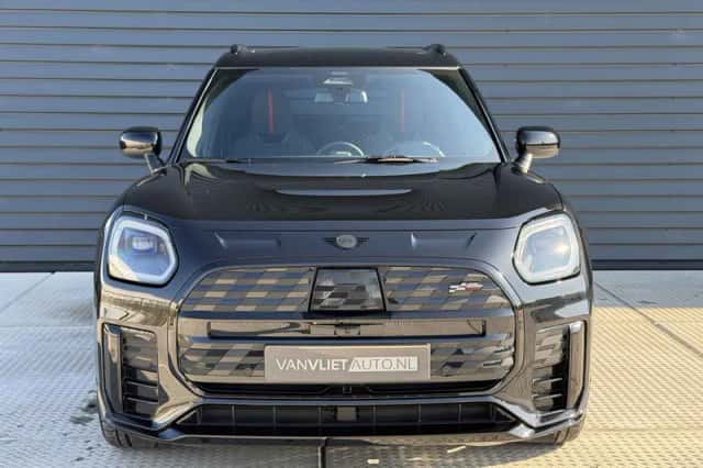 MINI Countryman (2024) thumbnail 2