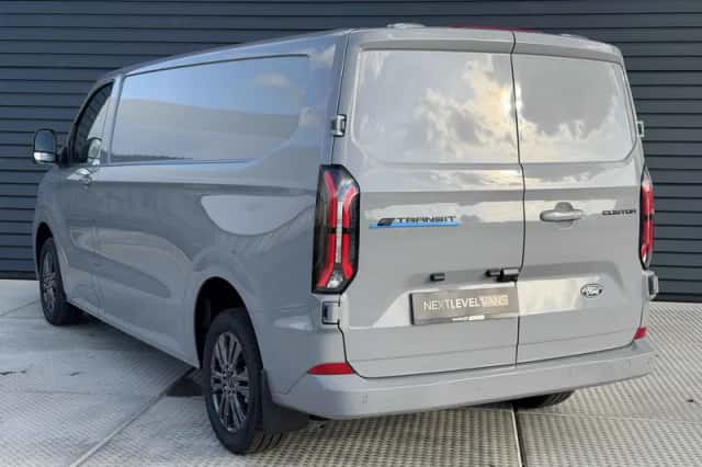 Ford E-Transit (2026) thumbnail 4