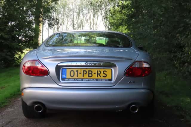 Jaguar XKR (2001) thumbnail 4