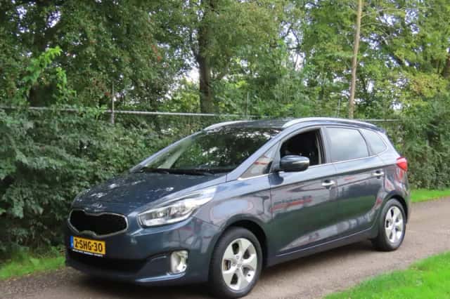 Kia Carens (2013) thumbnail 1