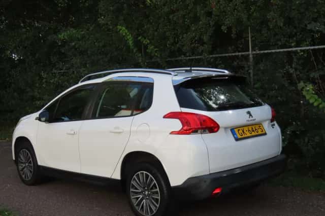 Peugeot 2008 (2015) thumbnail 3