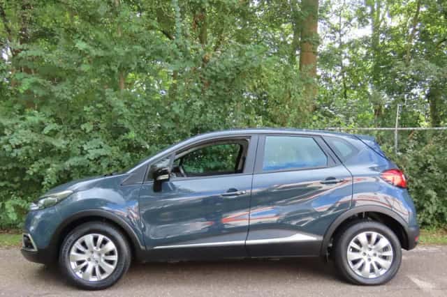 Renault Captur (2016) thumbnail 2