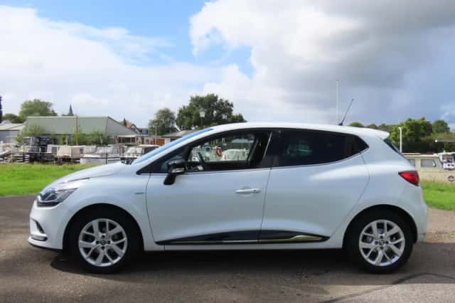 Renault Clio (2019) thumbnail 2