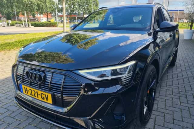 Audi e-tron (2020) thumbnail 1