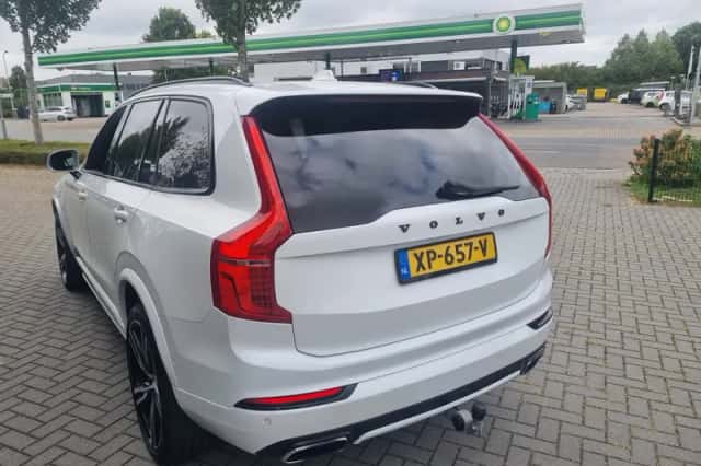Volvo XC90 (2016) thumbnail 4