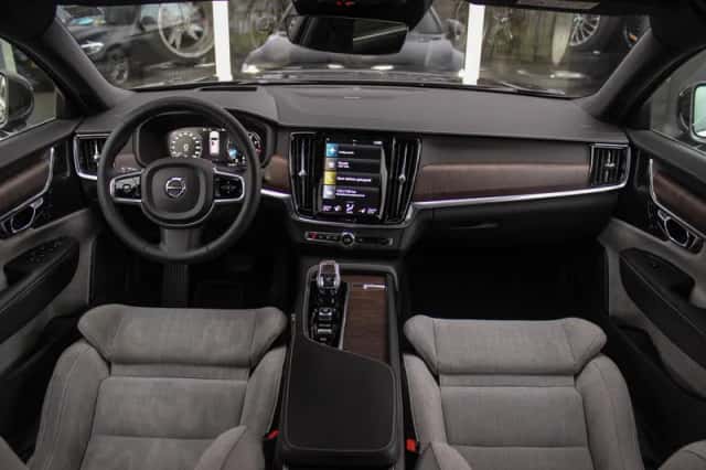 Volvo V90 (2021) thumbnail 2