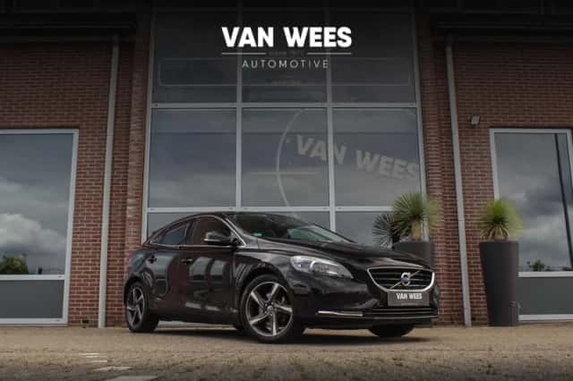 Volvo V40 (2014) thumbnail 1
