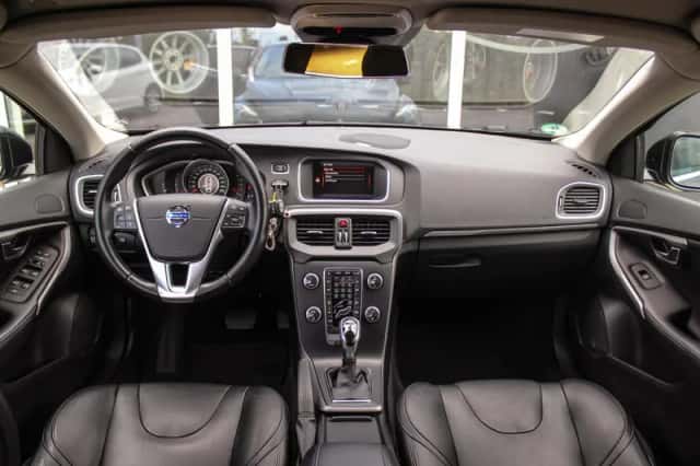 Volvo V40 (2014) thumbnail 2