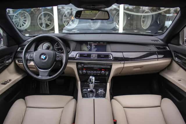 BMW 7-Serie (2012) thumbnail 2