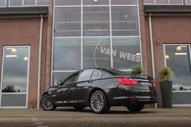 BMW 7-Serie (2012) thumbnail 3