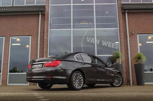 BMW 7-Serie (2012) thumbnail 4