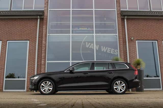 Volvo V60 (2021) thumbnail 5