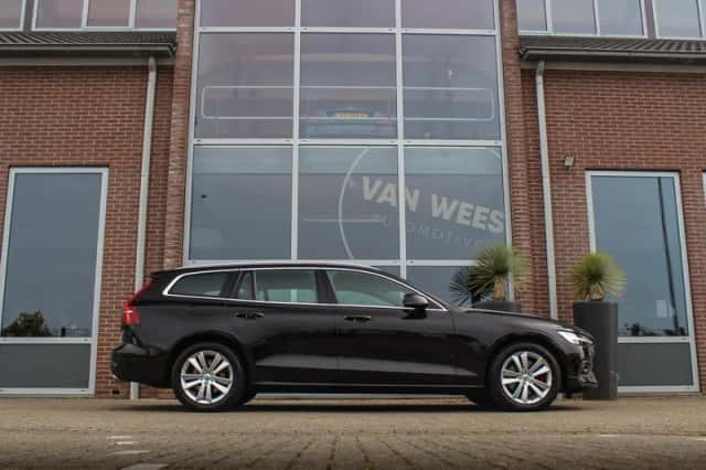 Volvo V60 (2021) thumbnail 6