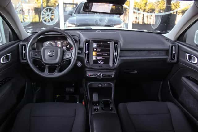 Volvo XC40 (2021) thumbnail 2