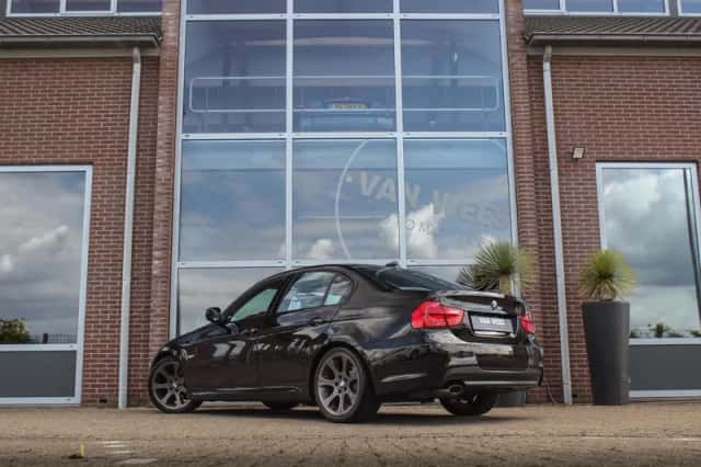 BMW 3-Serie (2010) thumbnail 3