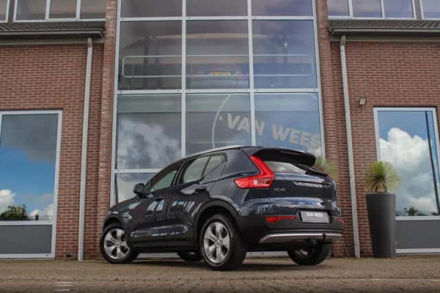Volvo XC40 (2022) thumbnail 3