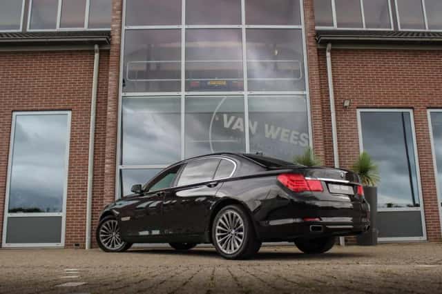 BMW 7-Serie (2009) thumbnail 3
