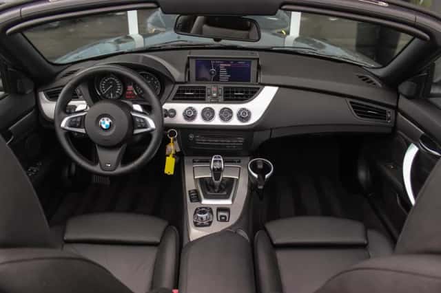 BMW Z4 (2010) thumbnail 2
