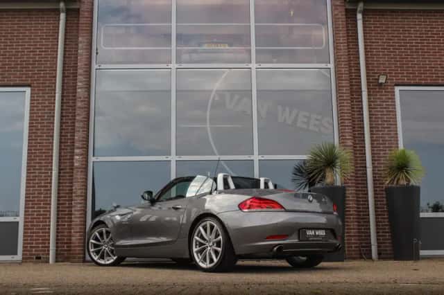BMW Z4 (2010) thumbnail 3
