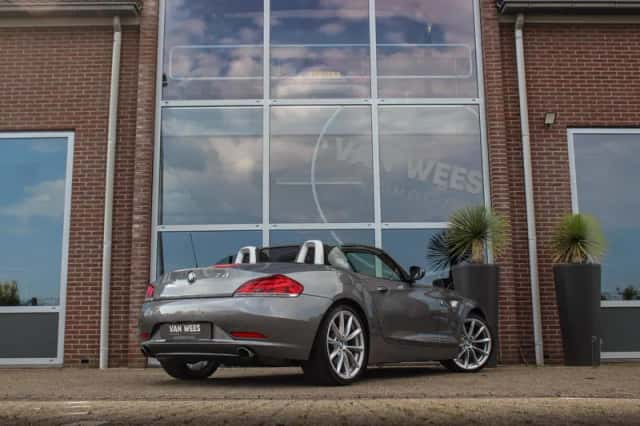 BMW Z4 (2010) thumbnail 4