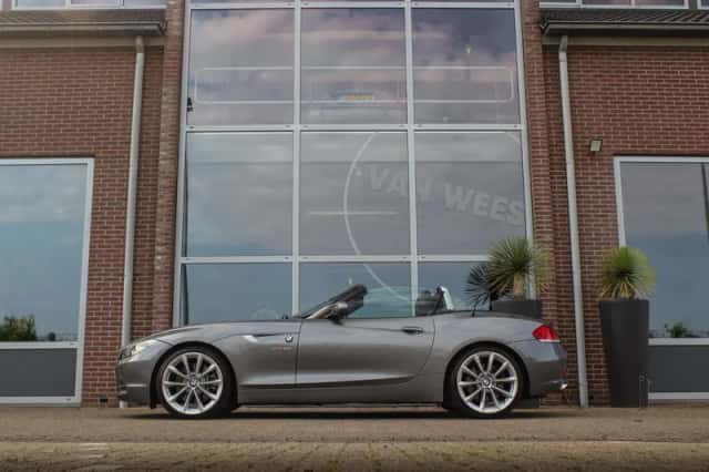 BMW Z4 (2010) thumbnail 5