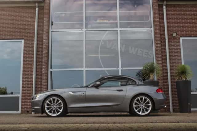 BMW Z4 (2010) thumbnail 6