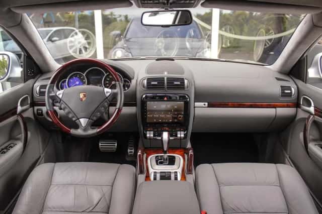 Porsche Cayenne (2005) thumbnail 2