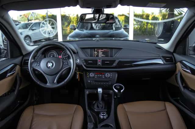 BMW X1 (2010) thumbnail 2