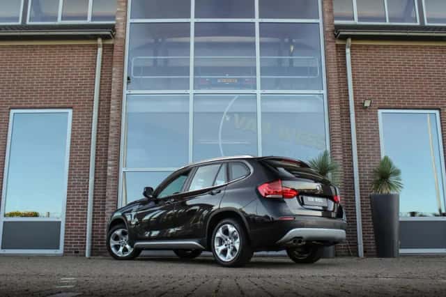 BMW X1 (2010) thumbnail 3