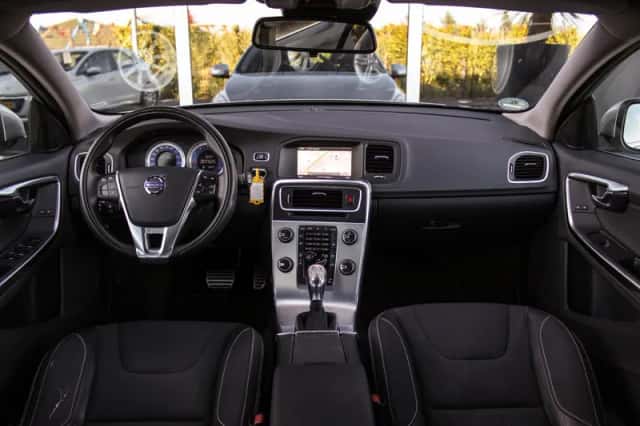 Volvo V60 (2013) thumbnail 2