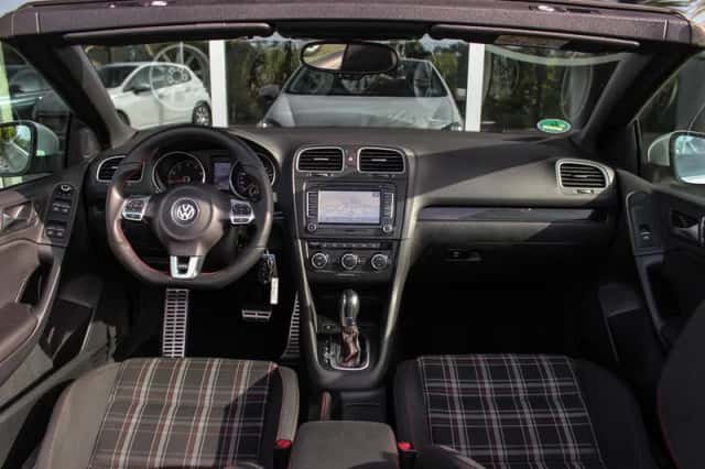 Volkswagen Golf (2015) thumbnail 2