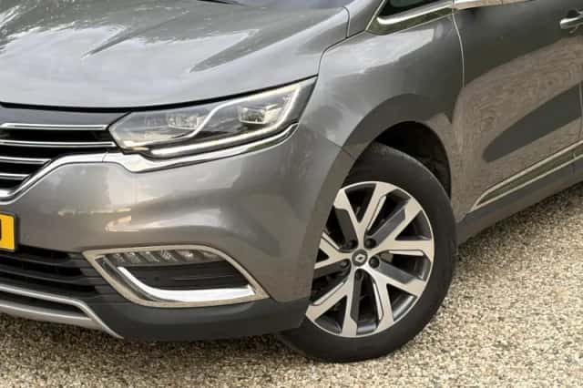 Renault Espace (2015) thumbnail 2