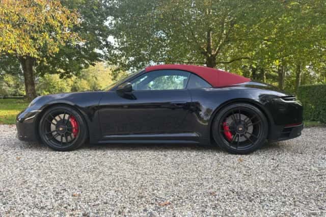 Porsche 911 (2022) thumbnail 2