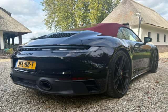 Porsche 911 (2022) thumbnail 3