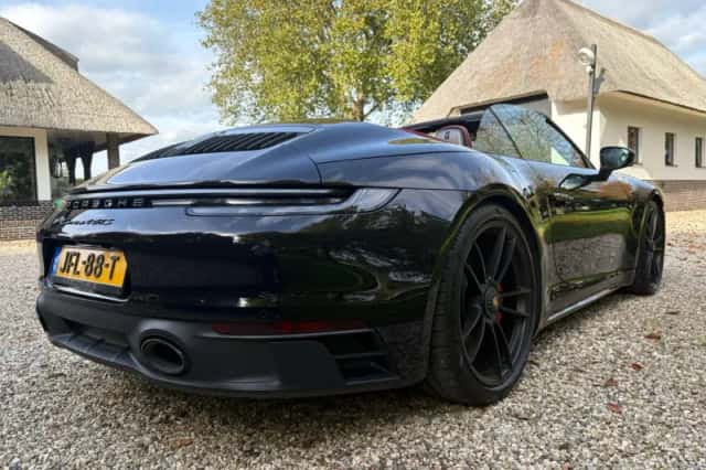 Porsche 911 (2022) thumbnail 4