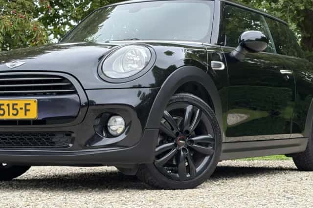 MINI Cooper (2015) thumbnail 3