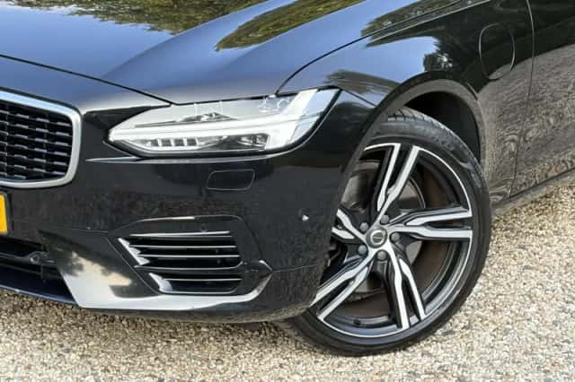 Volvo V90 (2018) thumbnail 2
