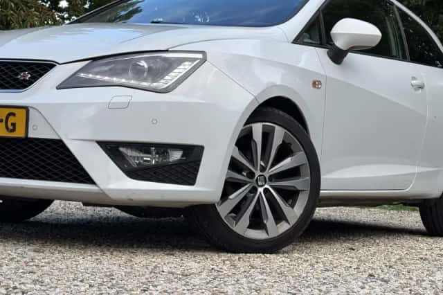 SEAT Ibiza (2015) thumbnail 2