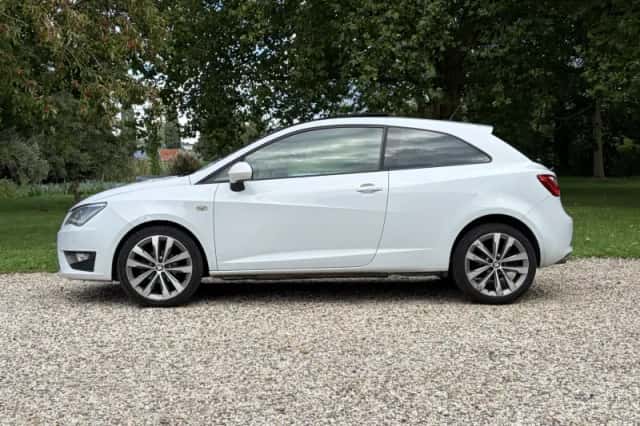 SEAT Ibiza (2015) thumbnail 3