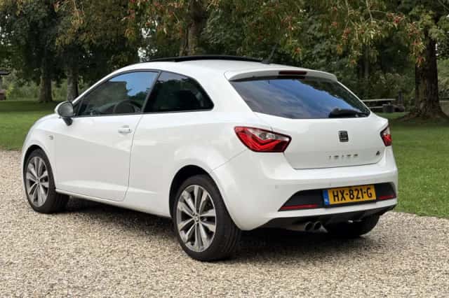 SEAT Ibiza (2015) thumbnail 4