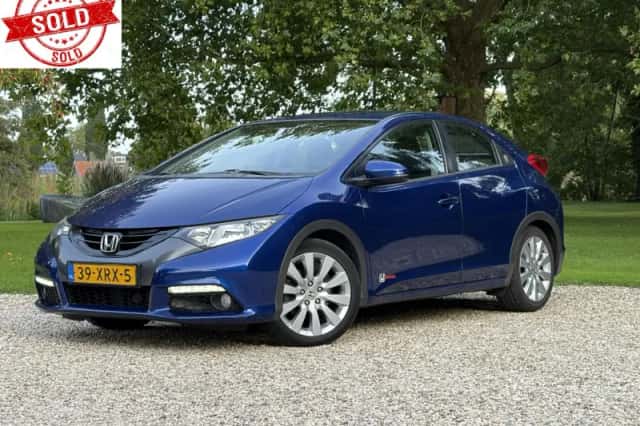 Honda Civic (2012) thumbnail 1
