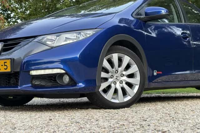 Honda Civic (2012) thumbnail 2