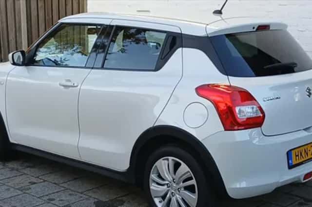 Suzuki Swift (2018) thumbnail 4