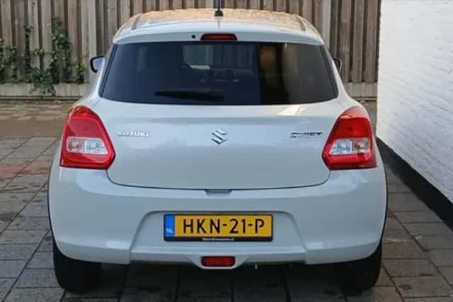 Suzuki Swift (2018) thumbnail 5