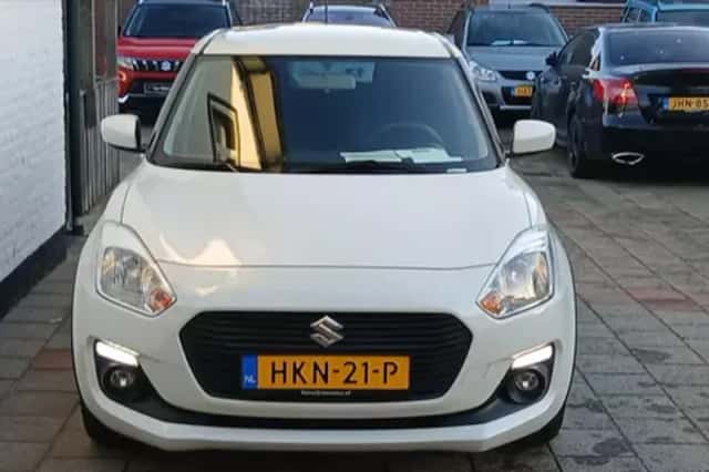 Suzuki Swift (2018) thumbnail 6
