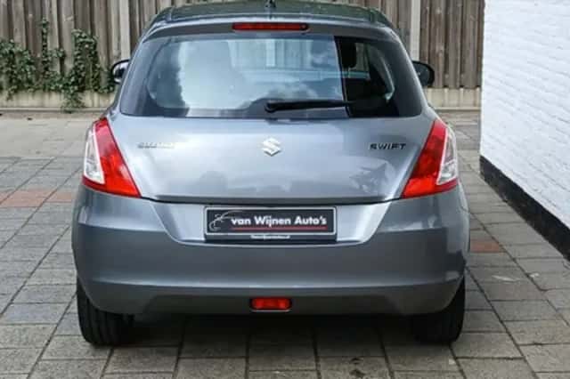 Suzuki Swift (2016) thumbnail 5