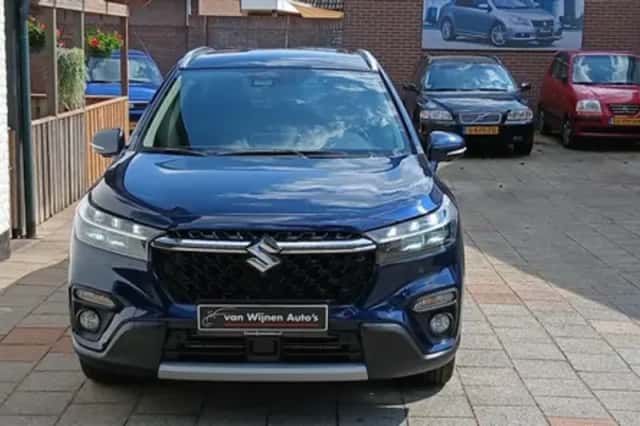 Suzuki S-Cross (2023) thumbnail 2