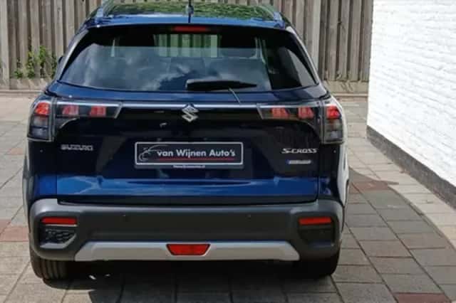 Suzuki S-Cross (2023) thumbnail 6