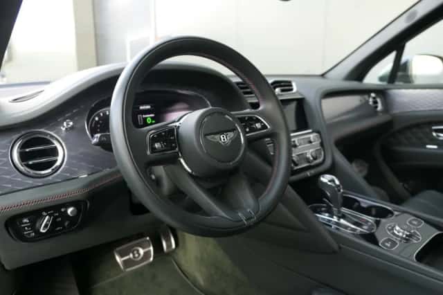 Bentley Bentayga (2022) thumbnail 4